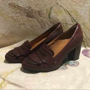 ⬇️⬇️ Clarks Indigo Kiltie Penny Loafer Block Heel